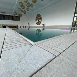 Piscină privată Iași cu Serena Bianco de la Rosa Gres