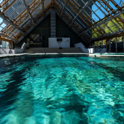 Piscină Hotel Mara Sinaia cu Serena Mix, Aqua și Serena Ocra de la Rosa Gres