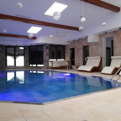 Piscină privată și Jacuzzi Onești cu Serena Mix și Serena Ocra