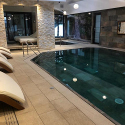 Piscină privată și Jacuzzi Onești cu Serena Mix și Serena Ocra