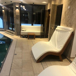 Piscină privată și Jacuzzi Onești cu Serena Mix și Serena Ocra
