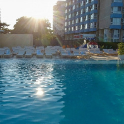 Piscine publice Hotel Pam Beach Olimp cu Mistery White de la Rosa Gres