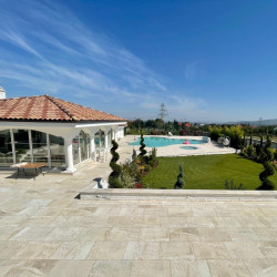 Piscină privată cu piscină copii din Iași cu Pietro White de la Rosa Gres