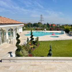 Piscină privată cu piscină copii din Iași cu Pietro White de la Rosa Gres