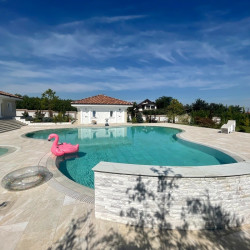 Piscină privată cu piscină copii din Iași cu Pietro White de la Rosa Gres