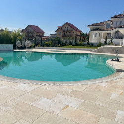 Piscină privată cu piscină copii din Iași cu Pietro White de la Rosa Gres