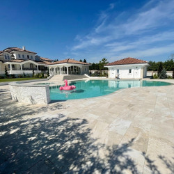 Piscină privată cu piscină copii din Iași cu Pietro White de la Rosa Gres